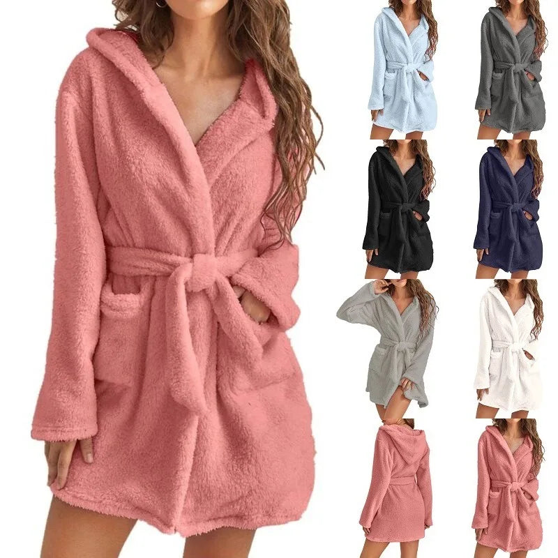 Kuscheliger Damen Bademantel mit Kapuze – Flauschiger Winter Morgenmantel mit Gürtel & Taschen Kaufschwan®