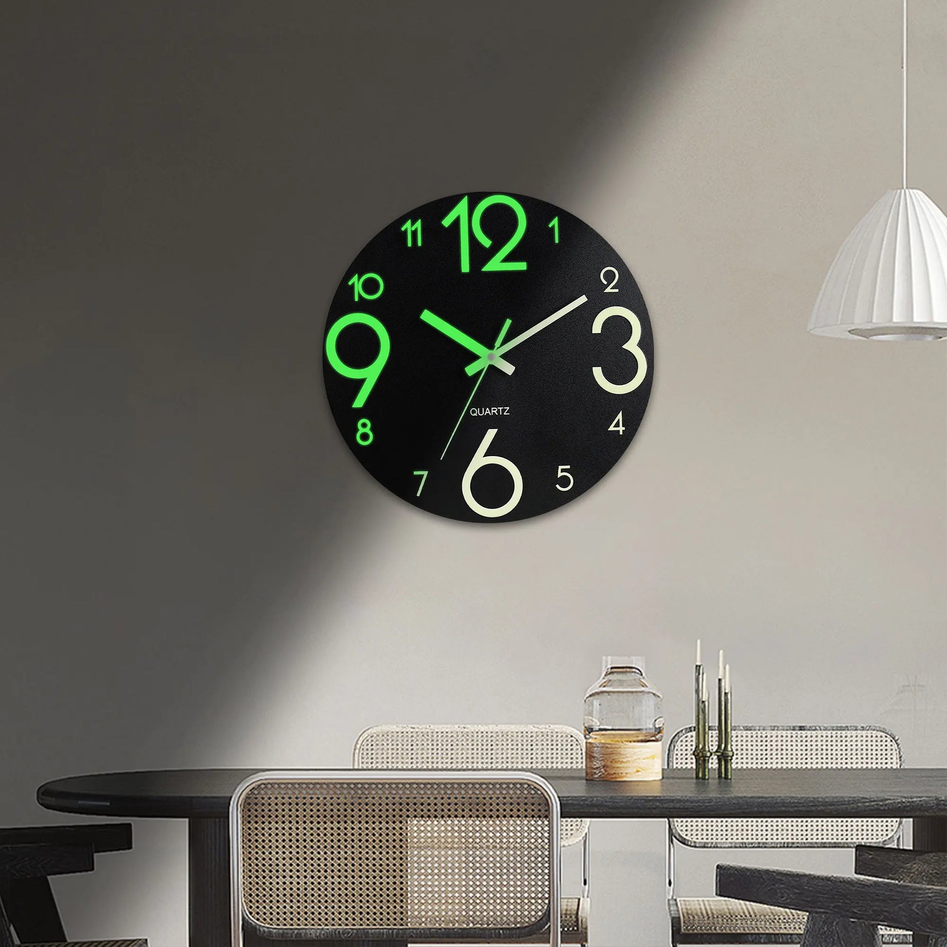Leuchtende Wanduhr im Dunkeln – Leise Quarz Uhr mit Holzoptik Kaufschwan®