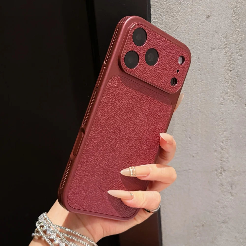 Matte PU-Lederhülle mit Litschi-Struktur für iPhone 18 Pro & iPhone 18 Pro Max – Bordeauxrote Hülle mit Wärmeableitendem Netz Kaufschwan®