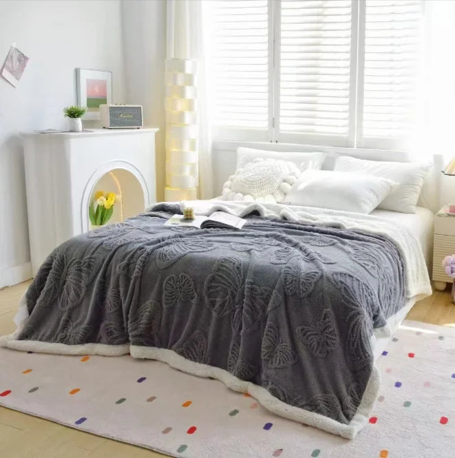 Schmetterlingsmuster Kuscheldecke – Vielseitige Ganzjahresdecke für Sofa & Bettwäsche Zuhause Kaufschwan® Hellgrau 200x220cm