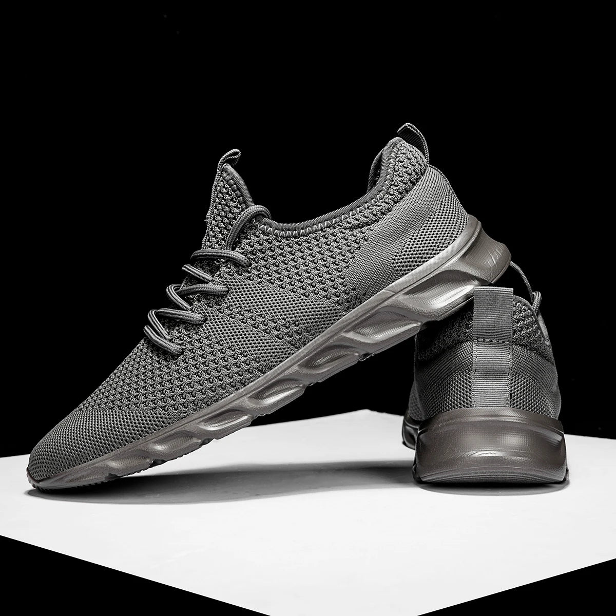 Leichte Herren Sneaker – Leichte & Atmungsaktive Sommer Sportschuhe | Bequeme Herren Schuhe Kaufschwan®