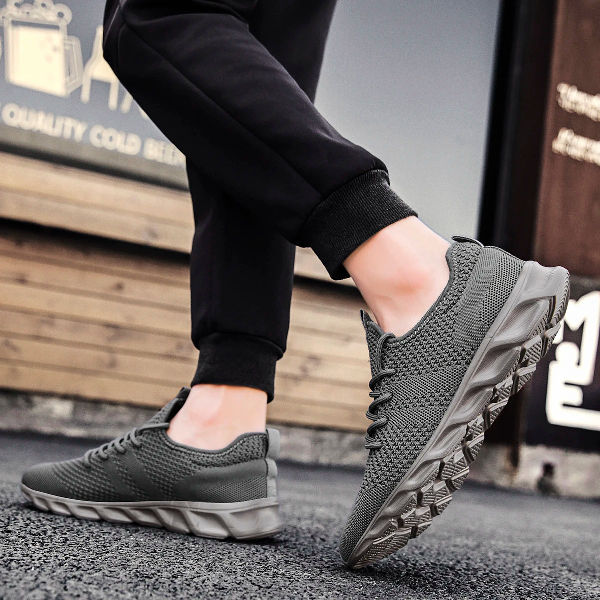 Leichte Herren Sneaker – Leichte & Atmungsaktive Sommer Sportschuhe | Bequeme Herren Schuhe Kaufschwan®