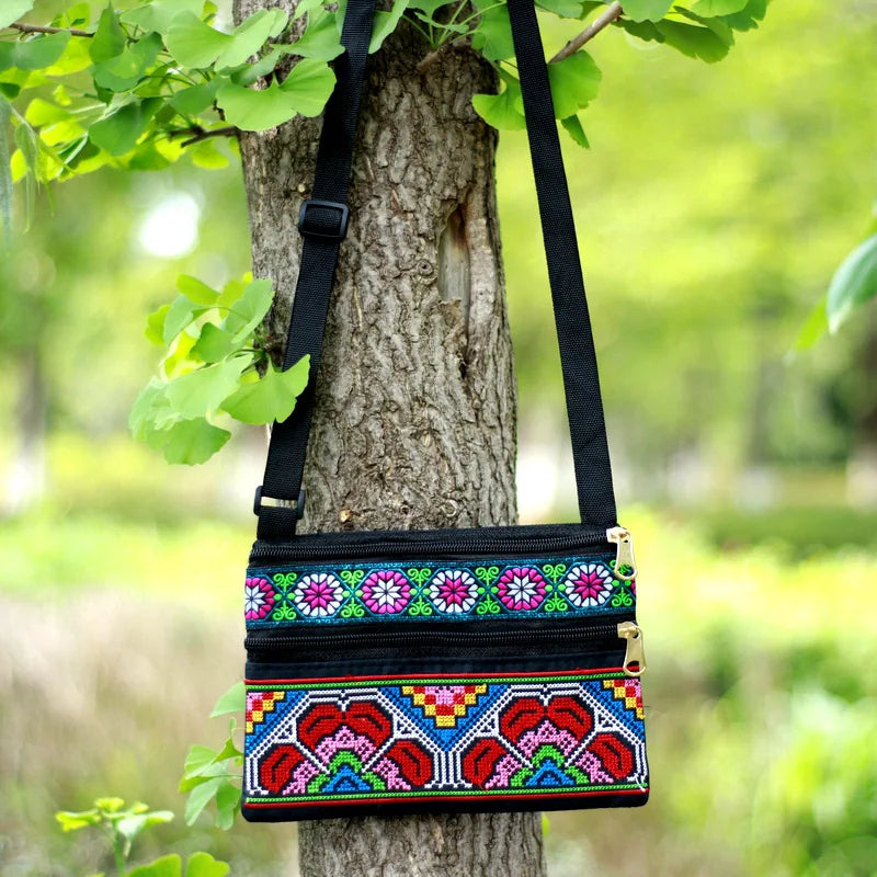 Bestickte Umhängetasche – Damen Schultertasche mit Drei-Lagen-Reißverschluss | Handy- & Münztasche Kaufschwan® Design 4