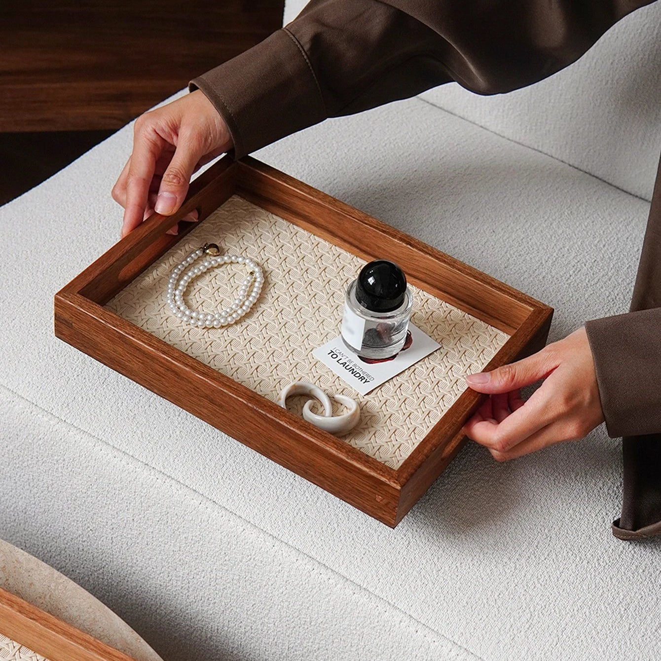 Leder-Tablett mit Bambusmuster & Akazienholz – Dekoratives Schmuck- & Aromatherapie-Tablett für Zuhause & Geschenkideen