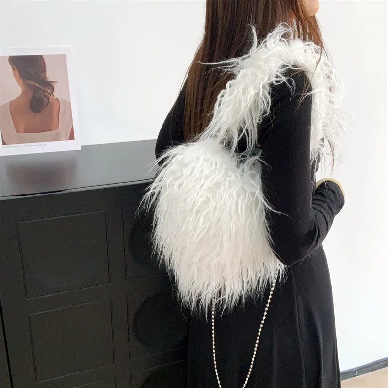 Herzförmige Plüsch Crossbody Tasche – Süße Love Kunstfell Damen Schultertasche & Flauschige Unterarm Handtasche Kaufschwan®